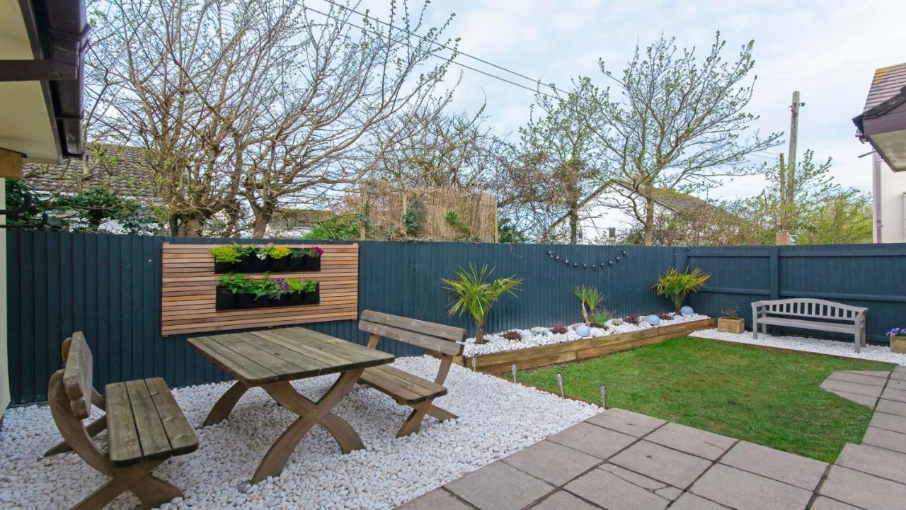 Oceanside Croyde, Scandi Inspired Cottage Close To Croyde Beach - Sleeps 6 Exterior photo